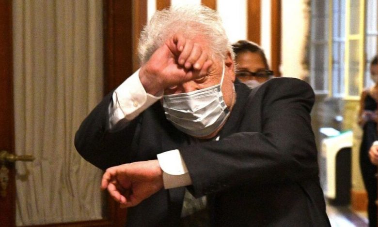 Escracharon de nuevo a Ginés González García por el vacunatorio VIP y reaccionó violentamente