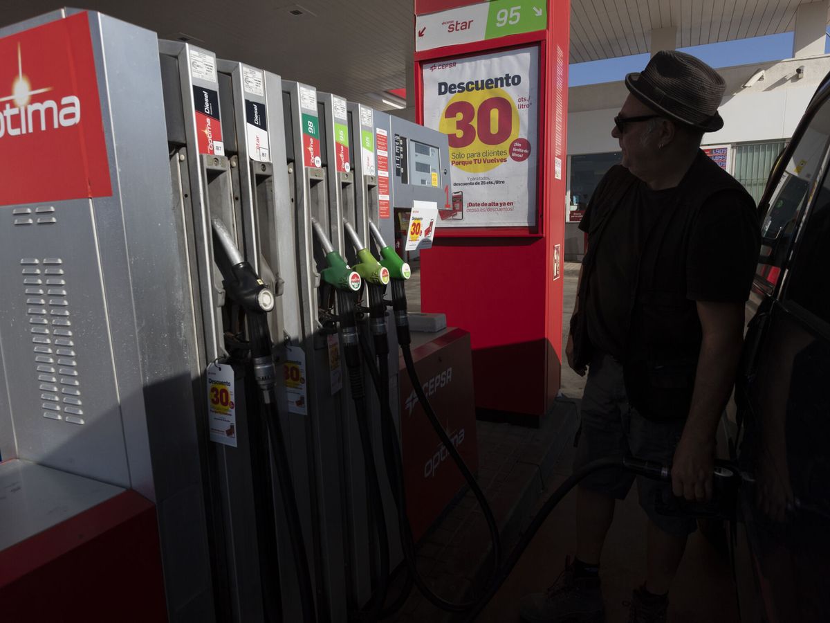 Foto: Una gasolinera en Zaragoza. (EFE/Javier Belver)