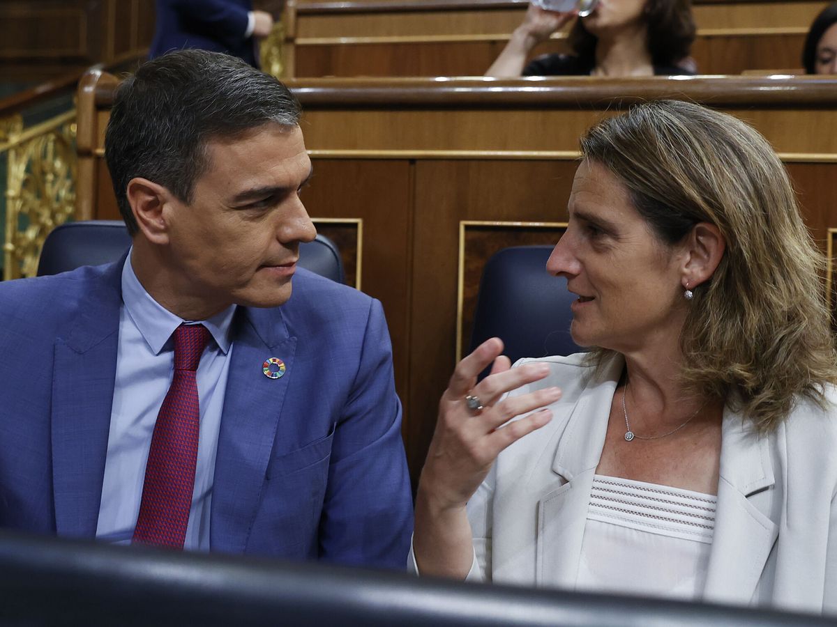 Foto: Pedro Sánchez y Teresa Ribera. (EFE/Chema Moya)