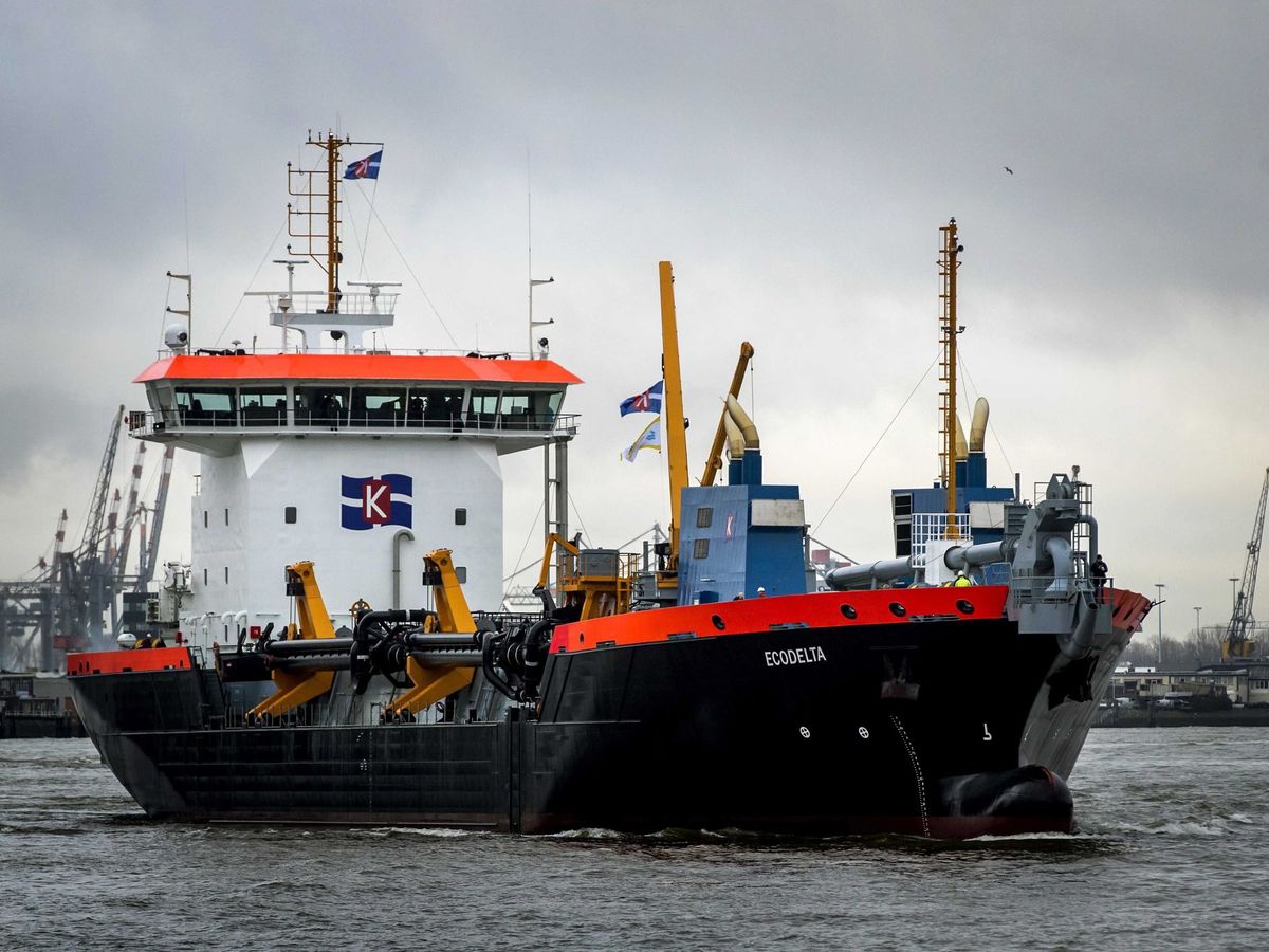 Foto: Primera draga en funcionar con gas natural licuado, en Rotterdam. (EFE)