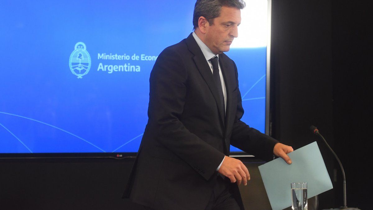 Massa pone en marcha el canje de deuda para despejar vencimientos hasta octubre