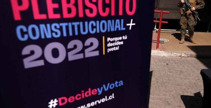 Centros de voto abren en Chile para el plebiscito sobre la nueva Constitución