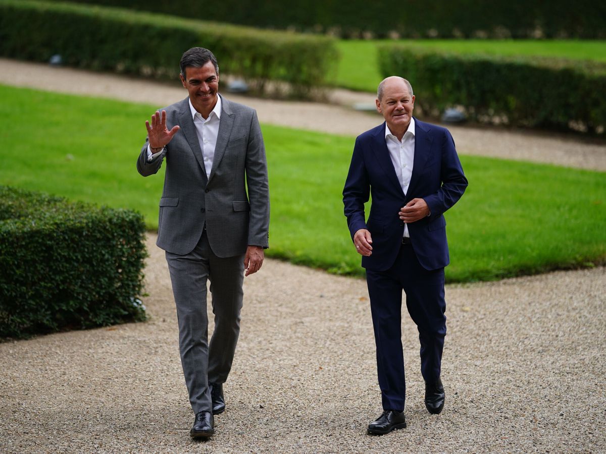 Foto: El presidente del Gobierno, Pedro Sánchez, junto con el canciller alemán, Olaf Scholz. (EFE/EPA/Clemens Bilan)