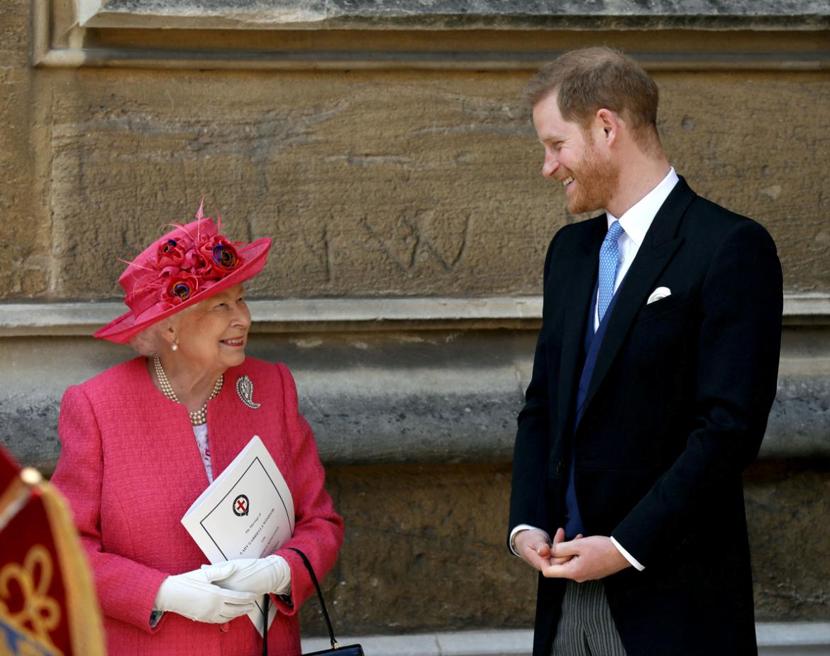 Isabel II y Harry en una boda_Reuters