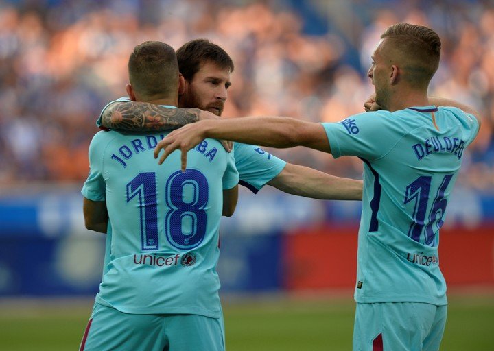 Lionel Messi, Jordi Alba yGerard Deulofeu ante Deportivo Alavés (Foto: REUTERS).