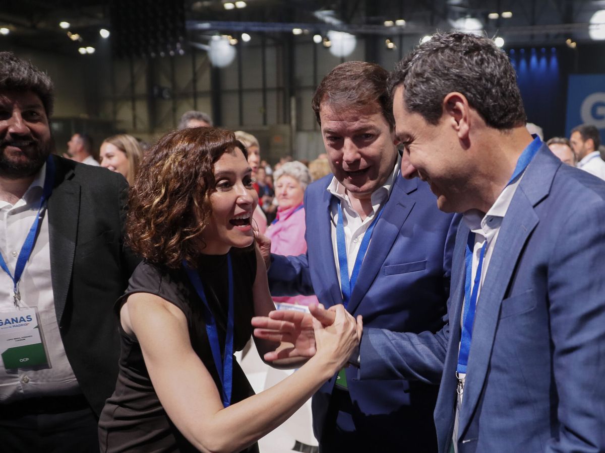 Foto: Juanma Moreno e Isabel Díaz Ayuso en el congreso del PP en Madrid. (EFE/Mariscal)