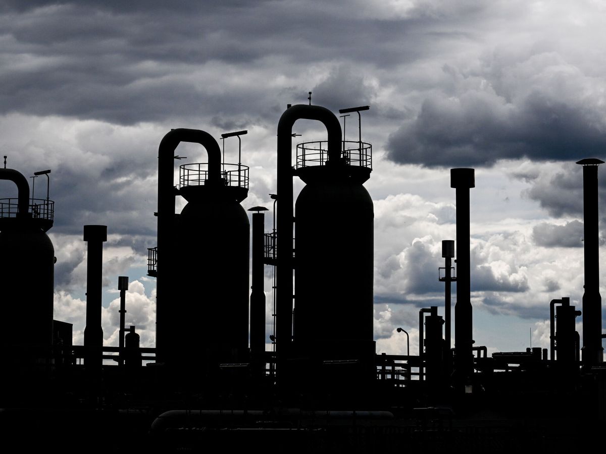 Foto: Una estación compresora de gas natural. (EFE/Filip Singer)