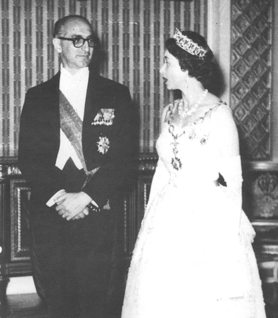 Frondizi-Reina_Isabel_II.jpg