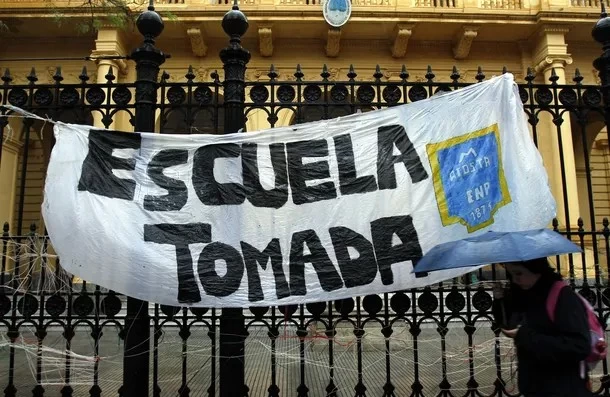 escuela-tomada.jpg