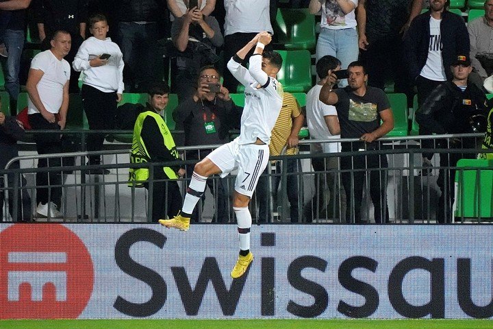 Ronaldo festeja su gol ante el Sheriff Tiraspol en Europa League (AP)