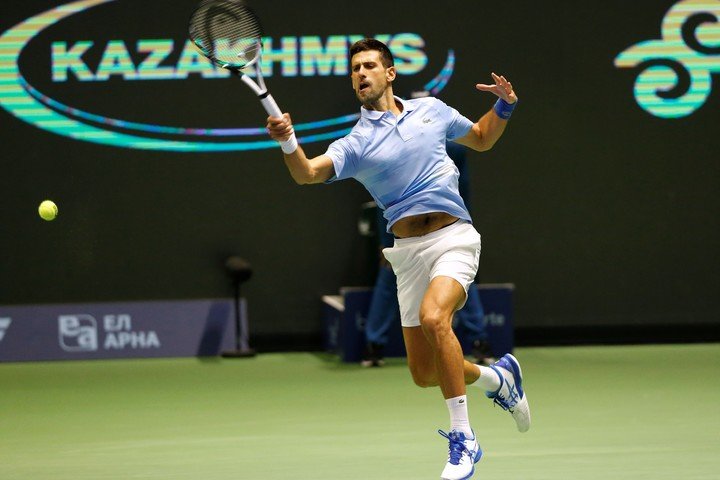 Novak Djokovic, uno de los únicos cinco jugadores en quedarse con, al menos, 90 títulos ATP. (AP)