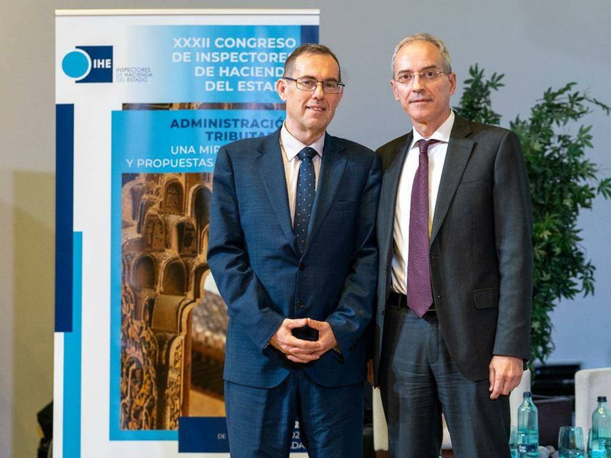 Foto: Ransés Pérez, presidente de la IHE, con Jesús Gascón, secretario de Estado de Hacienda.