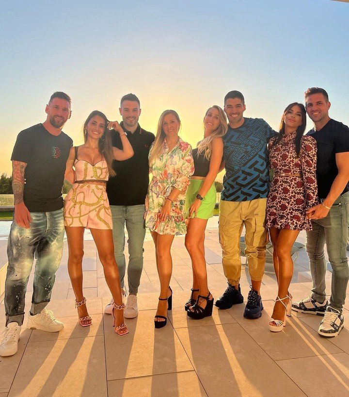 Messi con Anto y amigos en Ibiza.