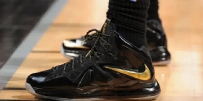 Nike presentó zapatos deportivos alusivas a LeBron James pero con los colores Miami Heat TotalNews
