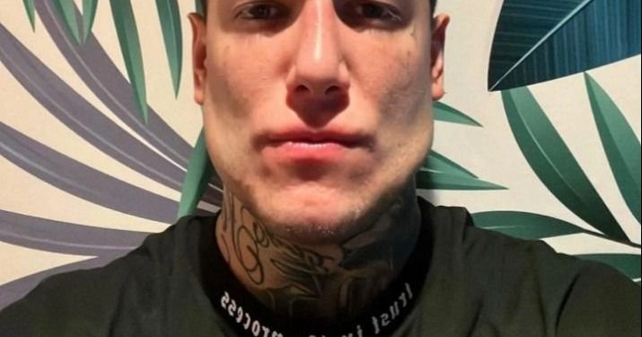 A Alex lo compararon con Johnny Bravo y estalló: “Se les cae la bombacha”