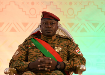 Ghana anuncia que dejará de usar dólares para financiar importaciones de petróleo, y en su lugar optará por el oro