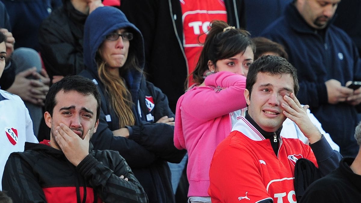 Comprobado! Hombres lloran más por el fútbol que por amor