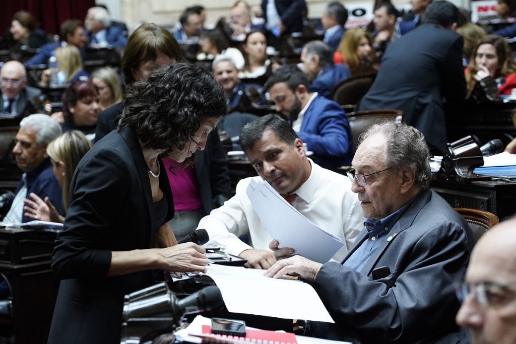 paula penacca carlos heller marcelo casaretto sesion presupuesto 2023