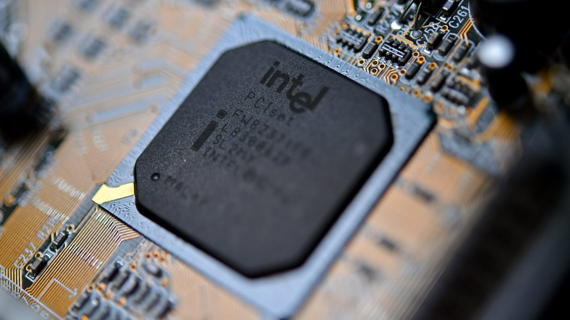 Em outubro, a Intel tinha avisado que se estava a preparar para cortar milhares de postos de trabalho