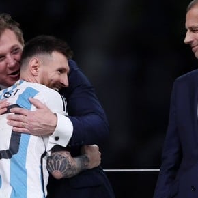 Domínguez inolvidable: abrazo y canto con Messi y el agradecimiento a Qatar