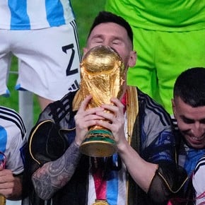 ¿Inalcanzable? Siguen aumentando los likes de la foto de Messi con la copa 