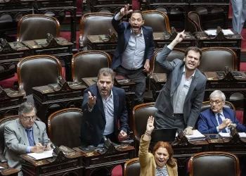 Papelón, gritos y caos: Juntos por el Cambio hizo caer la sesión en Diputados y Cecilia Moreau quedó en el ojo de la tormenta