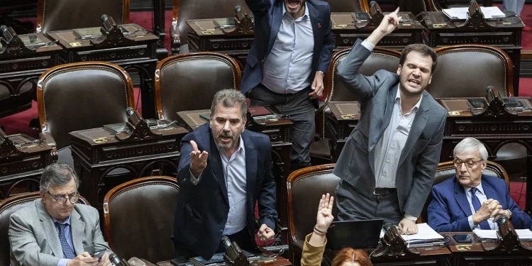 Papelón, gritos y caos: Juntos por el Cambio hizo caer la sesión en Diputados y Cecilia Moreau quedó en el ojo de la tormenta