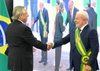 Alberto Fernández buscar fortalecer su imagen al encabezar la cumbre de la CELAC