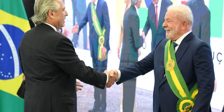 Alberto Fernández buscar fortalecer su imagen al encabezar la cumbre de la CELAC