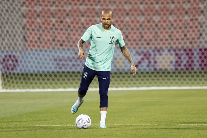 El defensor, en un entrenamiento de Brasil en Doha (EFE / archivo).