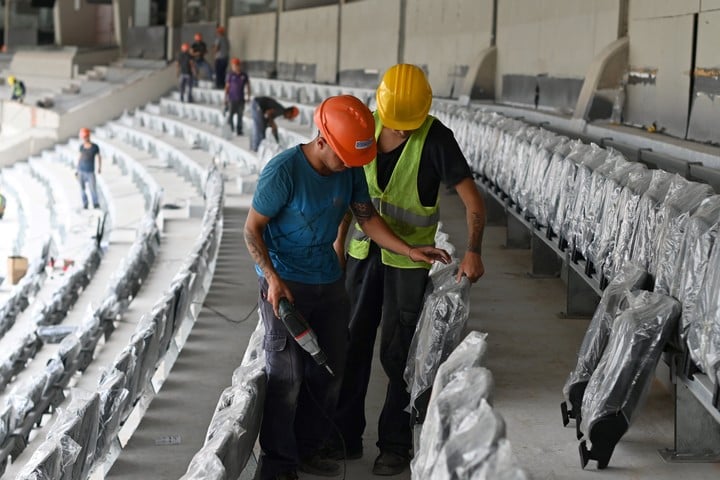 Así empezaron a colocar las nuevas butacas (Prensa River).