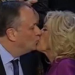 El beso ¿en la boca? entre Jill Biden y el esposo de Kamala Harris en el Estado de la Unión que se hizo viral