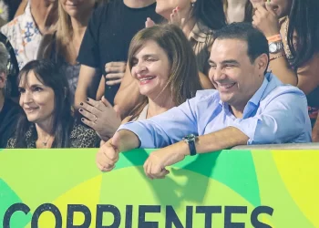 Corrientes: el gobernador Valdés eligió (una vez más) los carnavales, mientras se incendia su provincia