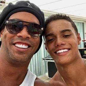Sigue el legado: ¡el hijo de Ronaldinho jugará en Barcelona!