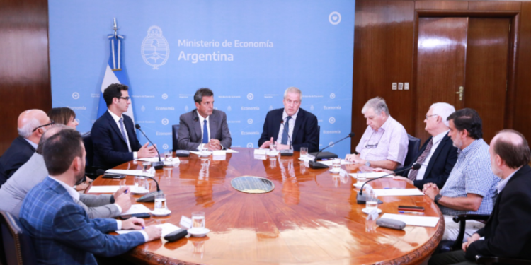 El Gobierno anunció un acuerdo de Precios Justos para pagar las cuotas de colegios privados