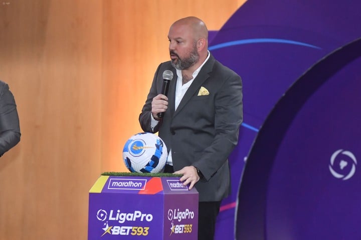 Miguel Ángel Loor durante la presentación del calendario de LigaPro.