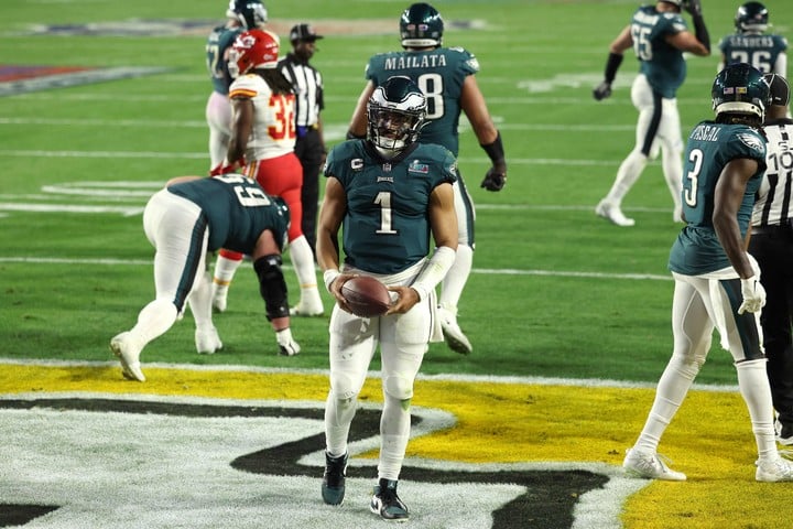 Jalen Hurts tuvo una actuación brillante en el Super Bowl (AFP)