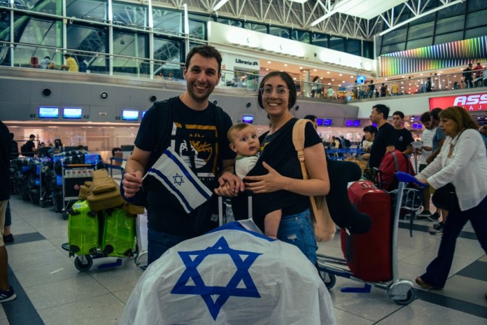 Nuevo vuelo con 36 argentinos que partieron a Israel para hacer Aliá