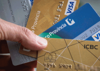 Un proyecto de Julio Cobos busca que los comercios no toquen tus tarjetas de crédito o débito