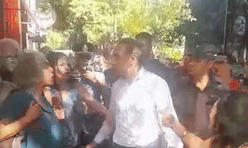 Video: escracharon a un diputado provincial de la UCR por votar a favor del aumento de la cuota de OSEP