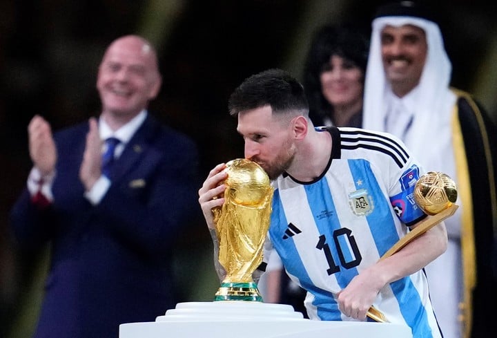 Lionel Messi y la Copa del Mundo (AP).
