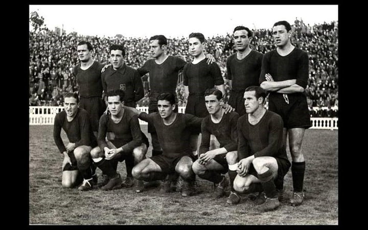 El equipo del Barcelona en 1937.