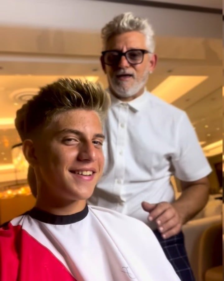 Valentino, el hijo de Maxi López, metió un cambio de look tremendo. (Il Figaro)