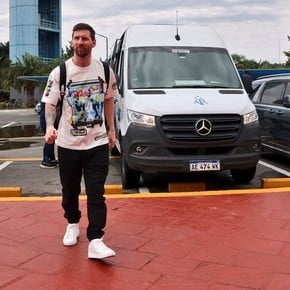 Messi llegó a Argentina y espera la fiesta de los campeones