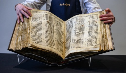 El 15 de febrero de 2023, Sotheby’s de Nueva York expone la biblia “Codex Sassoon”