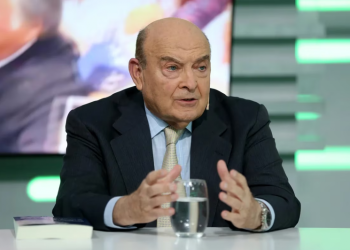 Cavallo le respondió a Cristina tras las críticas en su último acto y le bajó el precio: “Solo servía café” y “ahora está montada en una bomba”