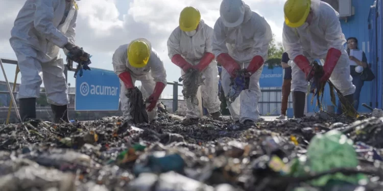 El Riachuelo, lejos de volver a su estado natural: en 2022 se retiraron 3.500 toneladas de basura del agua