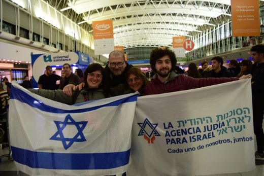 israel-es-el-lugar-donde-siempre-anhelamos-estar-este-martes-otros-39-argentinos-concretaron-su-alia