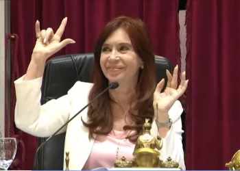 Lengua de Señas: el regalo a Cristina Kirchner que molestó a la oposición