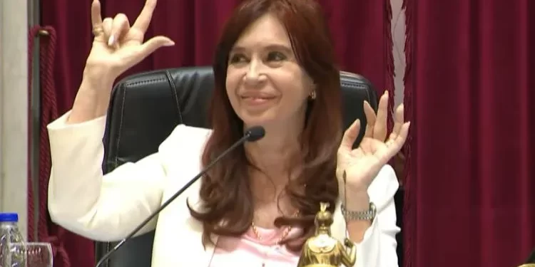 Lengua de Señas: el regalo a Cristina Kirchner que molestó a la oposición